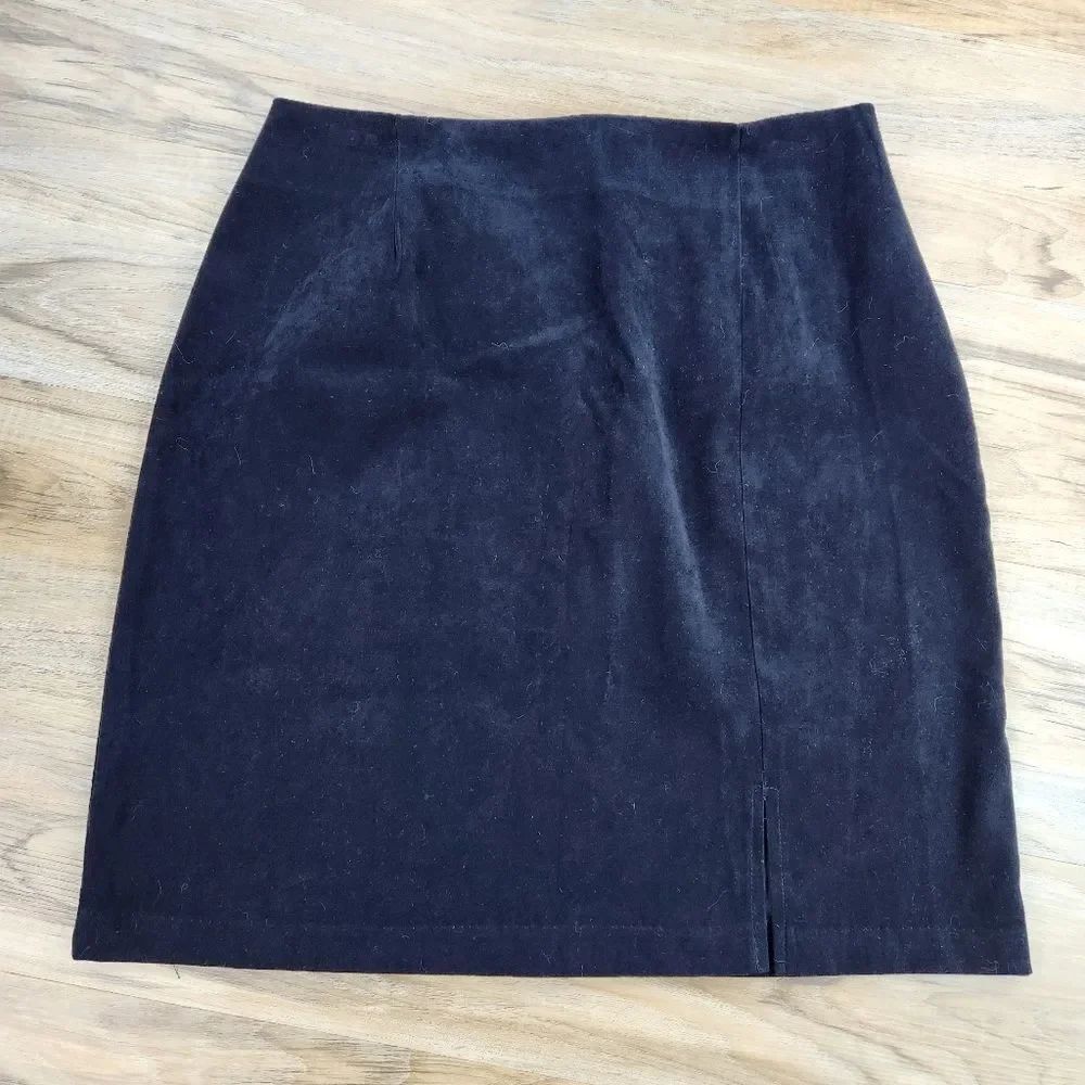 💇‍♀️Vintage Bentley Plus Black Faux Suede Skirt Size 10